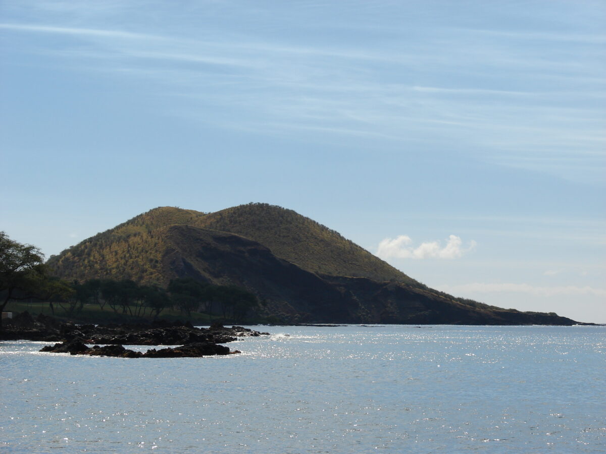 Pu'u o Lai and Oneuli Beach